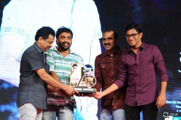 Kumari 21 F Movie Platinum Disc Function